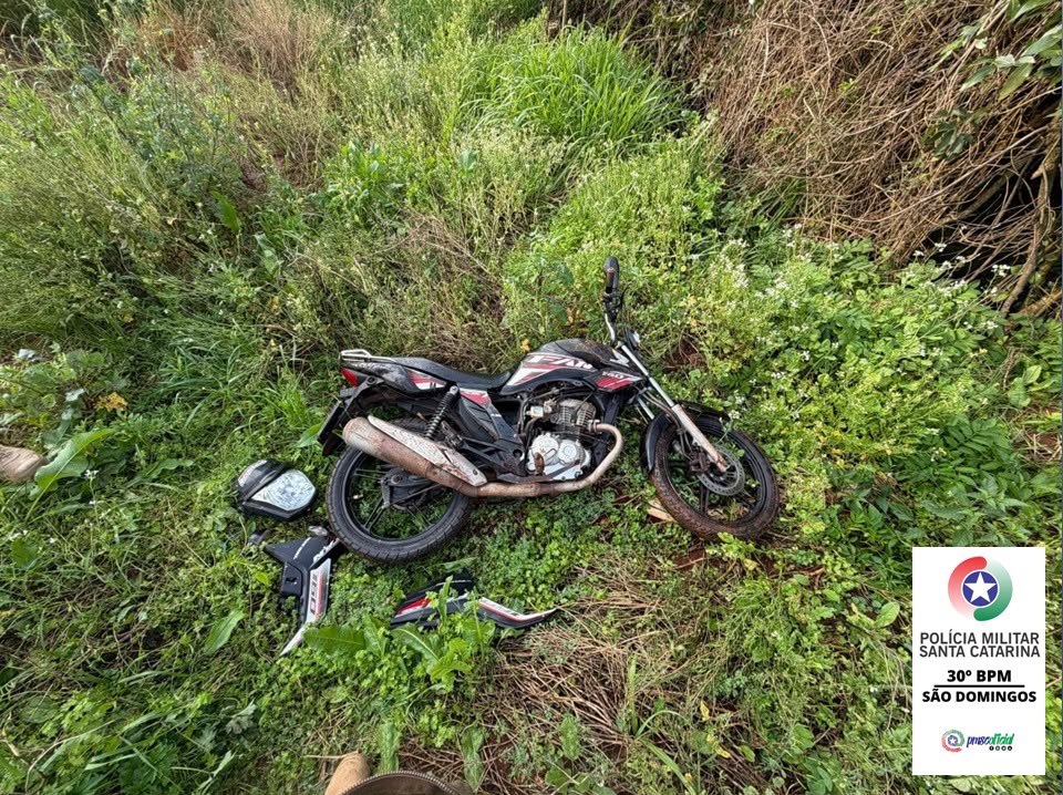 Motocicleta furtada é encontrada em área de mata em São Domingos
