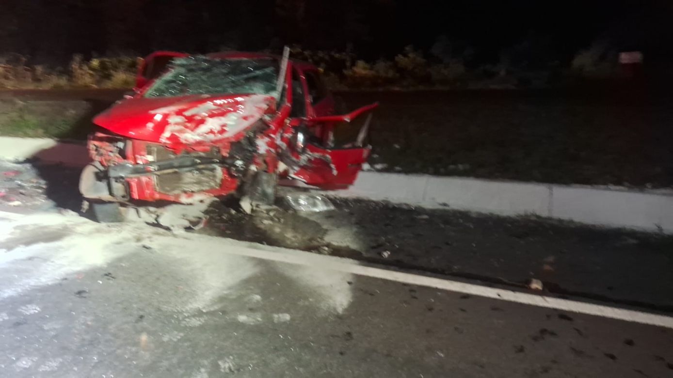Colisão frontal entre dois carros deixa um morto e três feridos na SC-283