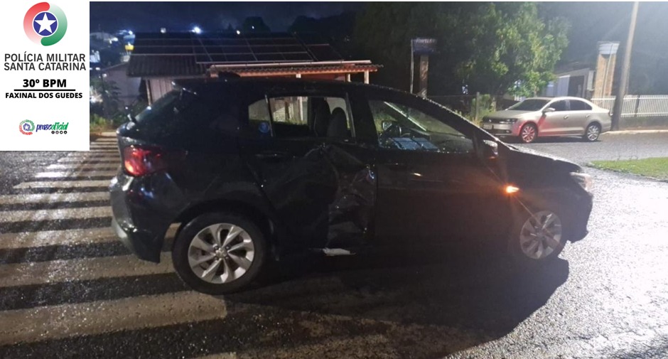 Duas jovens ficam feridas após colisão entre carro e moto em Faxinal dos Guedes