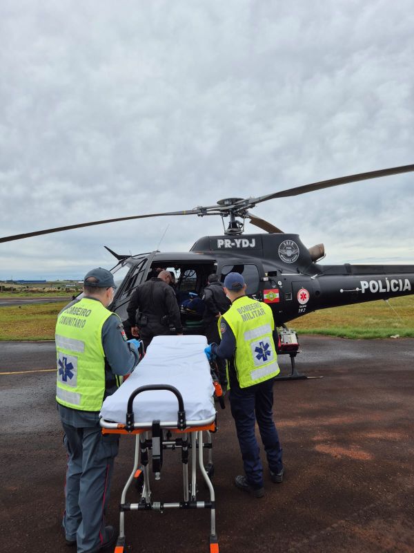 Jovem de 23 anos fica ferido após ser atingido por árvore durante trabalho em Faxinal dos Guedes