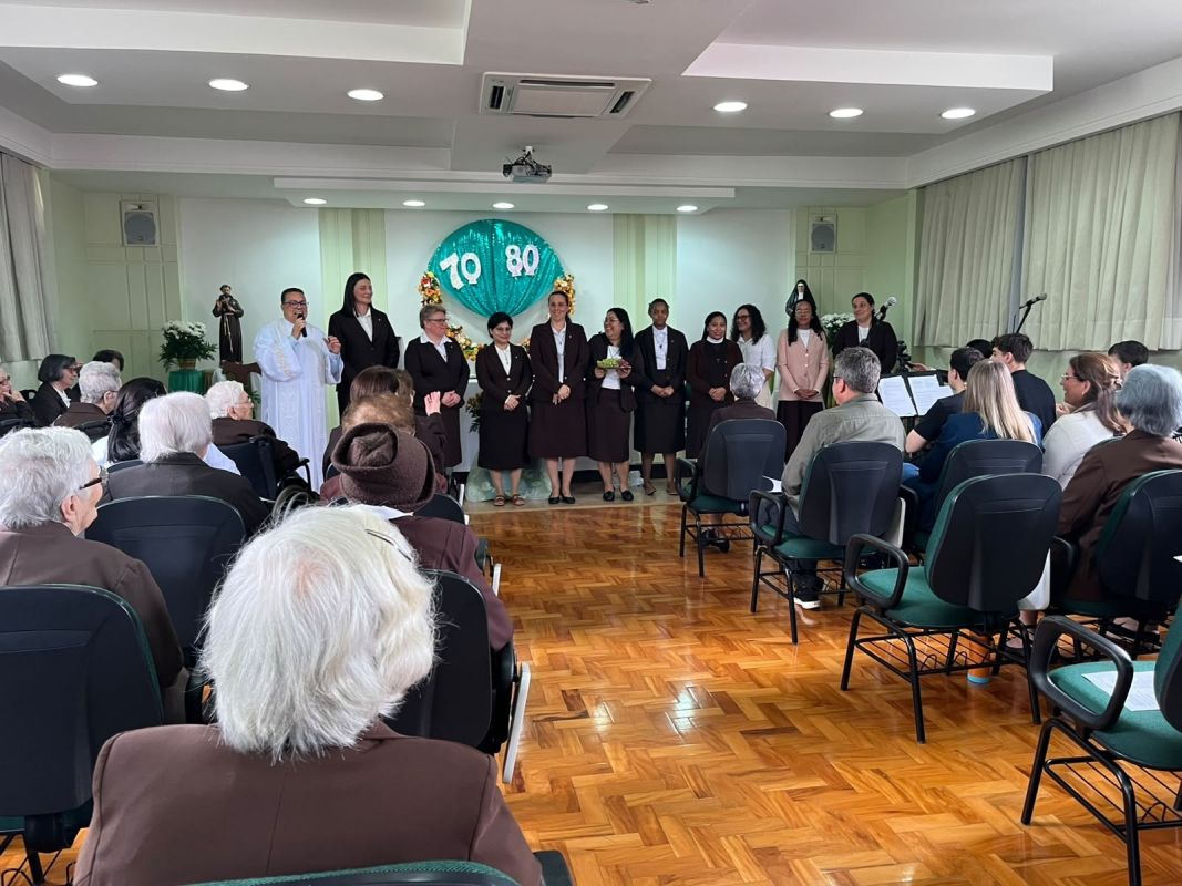 Diretora do HRSP participa de celebração que homenageou religiosas por até 80 anos de consagração