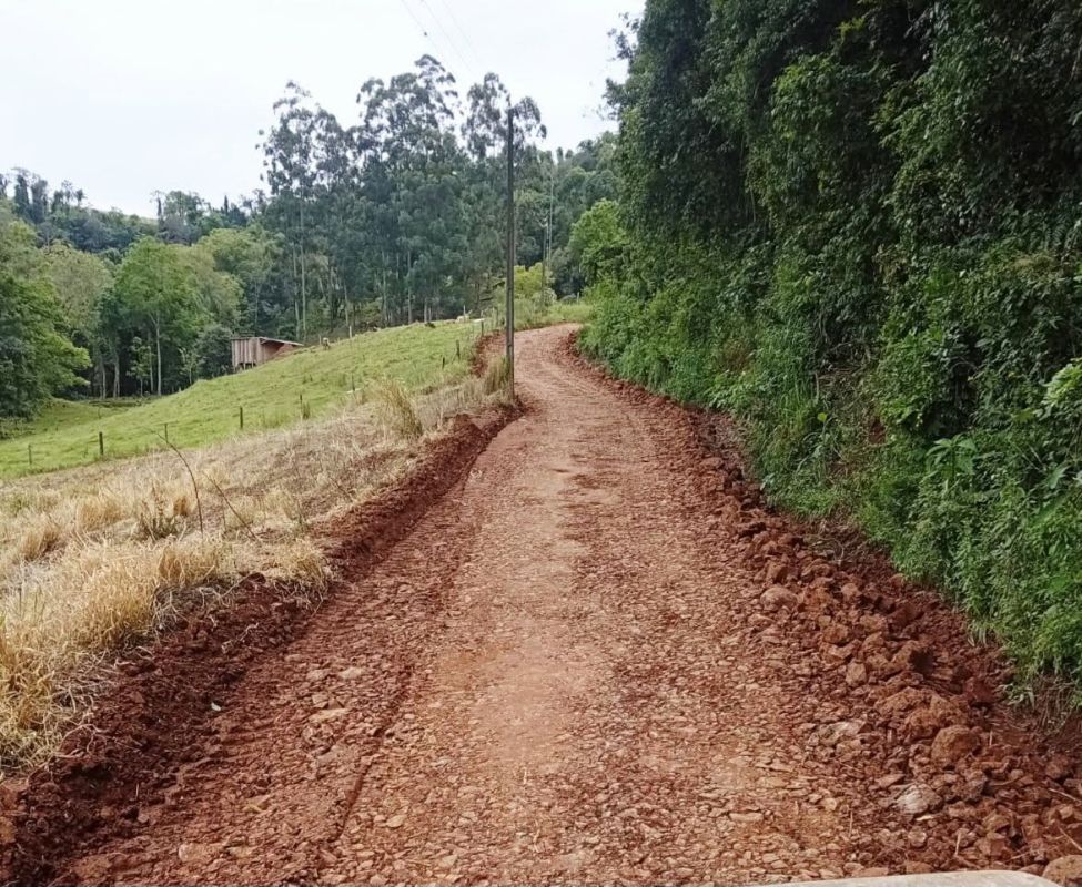 São Domingos intensifica recuperação de estradas do interior após fortes chuvas
