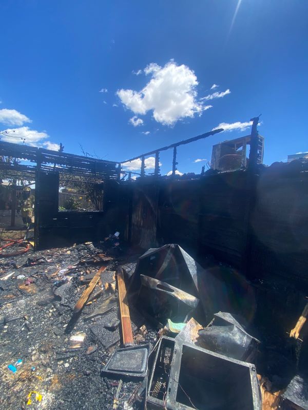 Incêndio destrói residência de madeira e atinge telhado de outro imóvel em Xanxerê