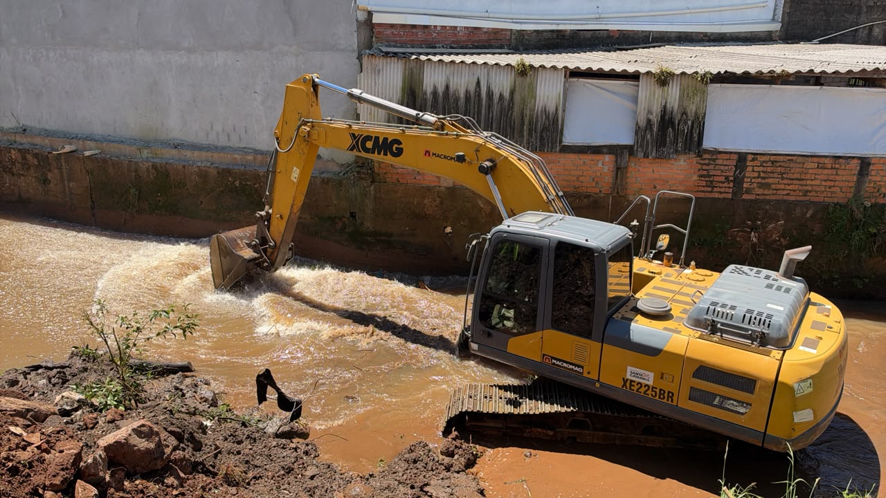 Limpeza do Rio Xanxerê é retomada na área central da cidade