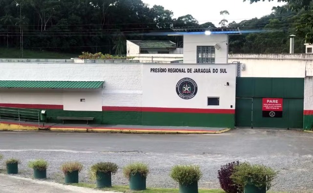 Casal é preso por suspeita de abusos contra pessoas surdas em Jaraguá do Sul