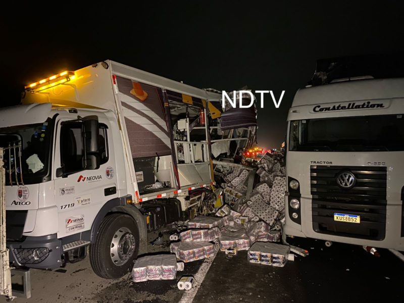 Homens estavam dentro do caminhão, na casa de máquinas onde é realizada a preparação da tinta para a pintura. Foto: Ricardo Alves/NDTV