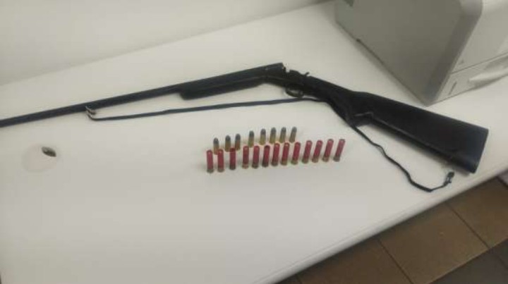 Homem é preso por violência doméstica e porte ilegal de arma em Faxinal dos Guedes