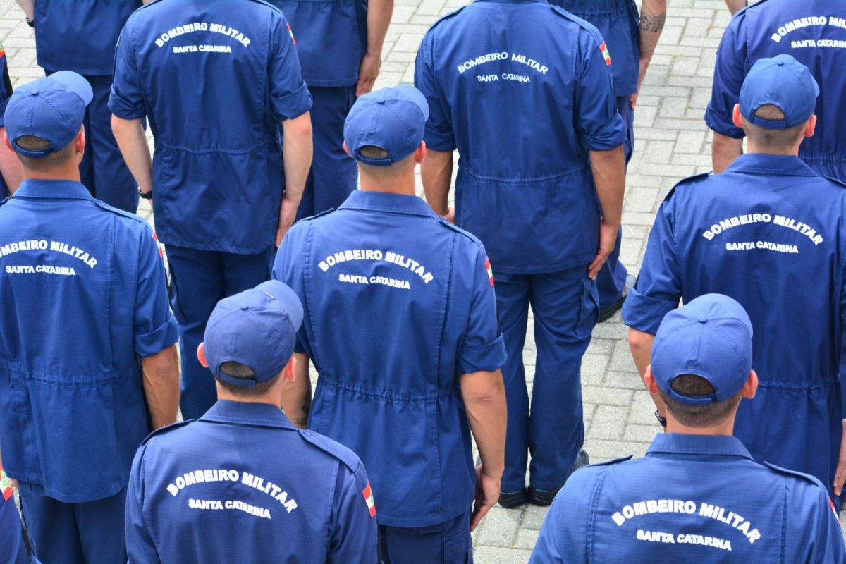 Corpo de Bombeiros Militar de Santa Catarina abre 630 vagas em processo seletivo com salários acima de R$ 8 mil