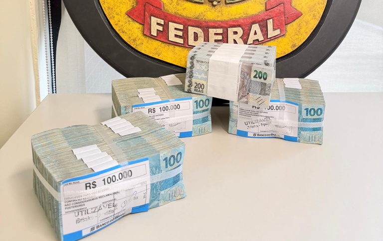 VÍDEO: PF apreende R$ 500 mil em espécie com candidato em Florianópolis