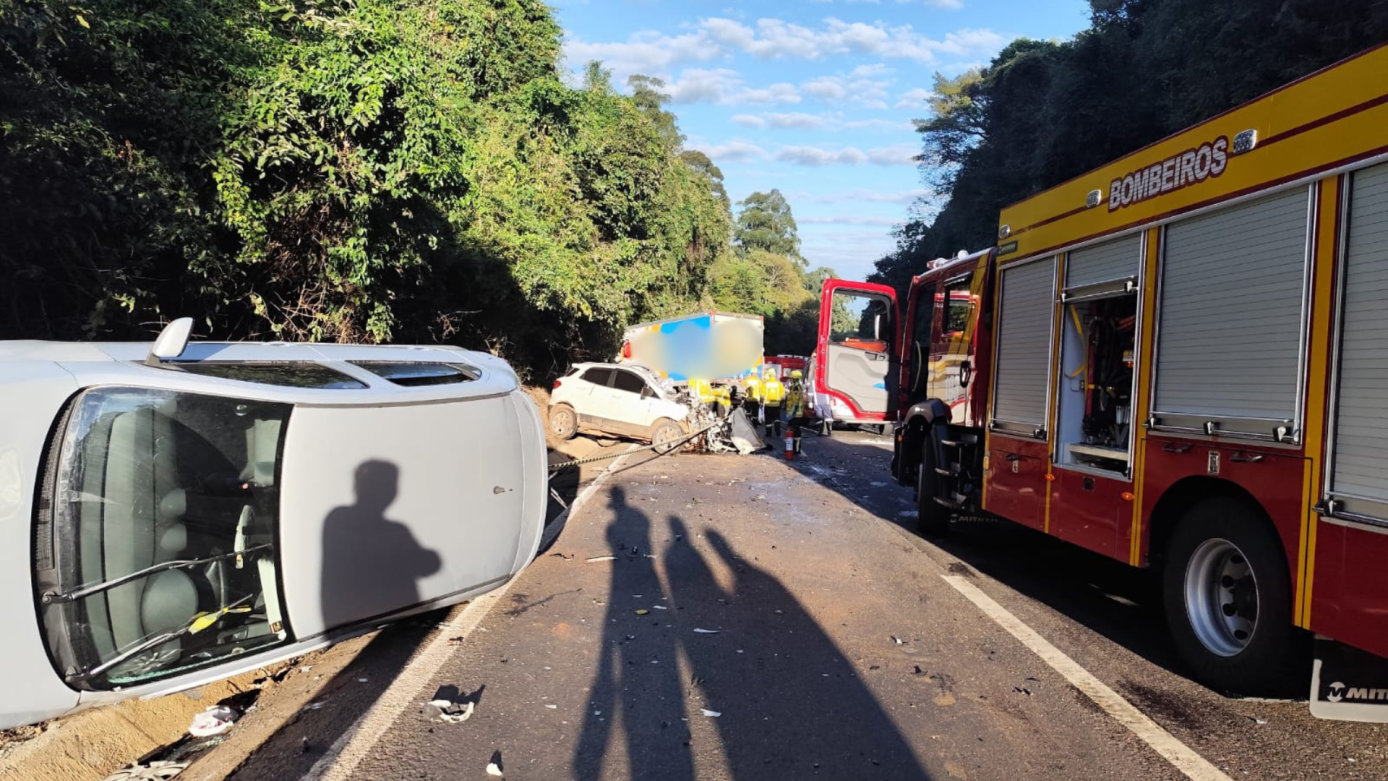 Homem morre em grave acidente envolvendo cinco veículos na BR-282 em Chapecó