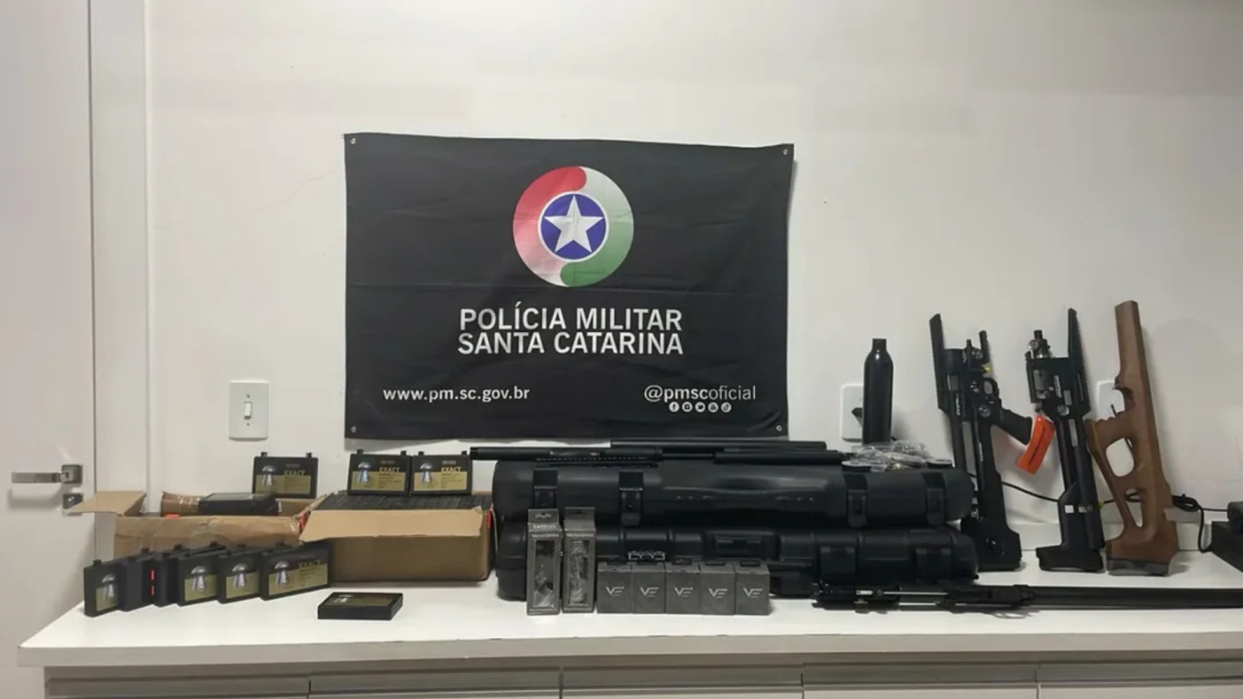 Armas de pressão e equipamentos eletrônicos são apreendidos na SC-480, em Chapecó