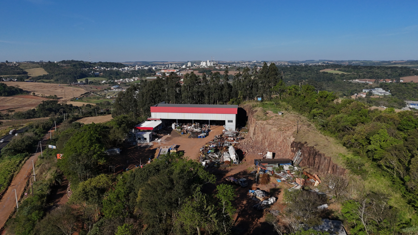 VÍDEO: A empresa Beto Comércio de Sucatas está realizando adequações no acesso à empresa, próximo à BR-282