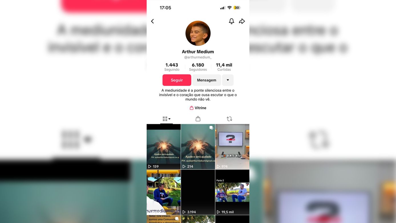 Família alerta sobre golpistas que se passam por Arthur Marshall Godoy, o menino que lê alma e aura