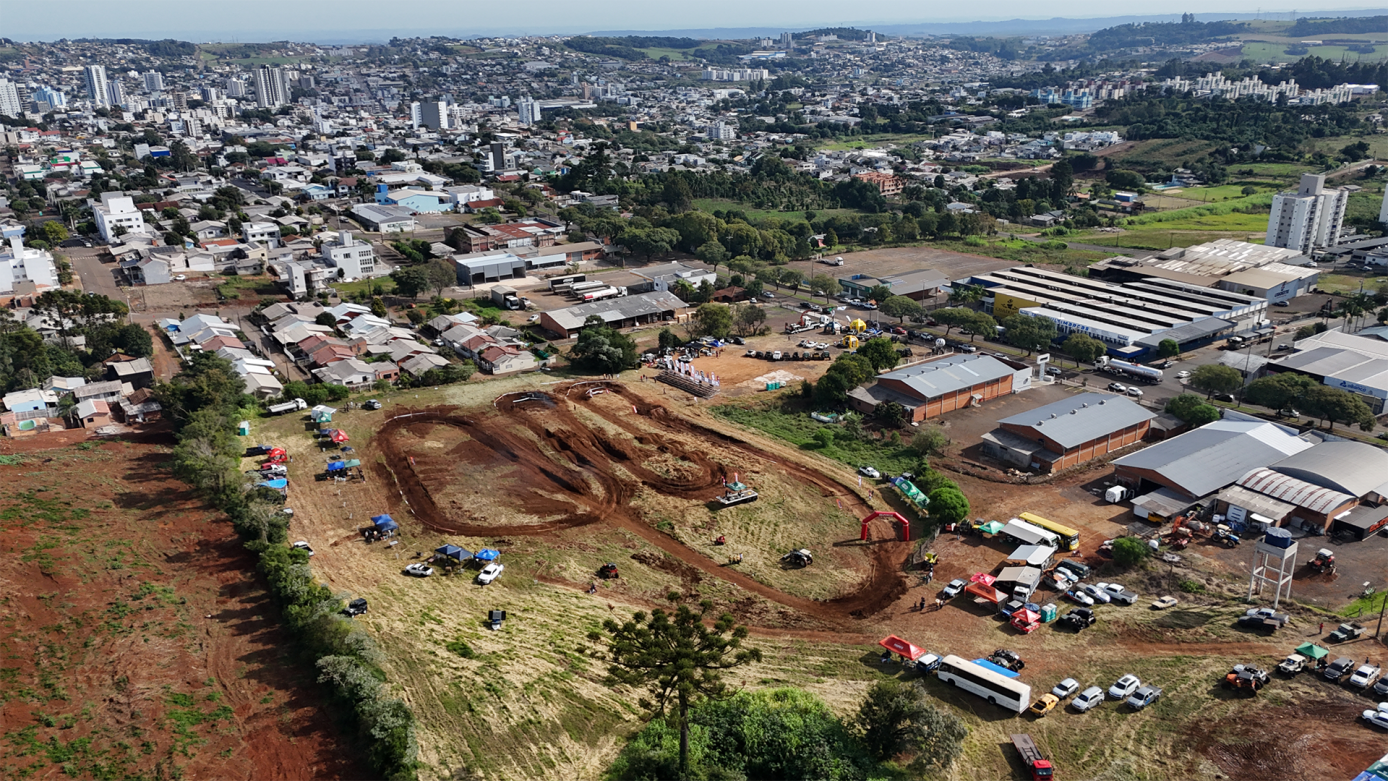 VÍDEO:&nbsp; Adrenalina, lama e velocidade em Xanxerê no Extreme do Milhão