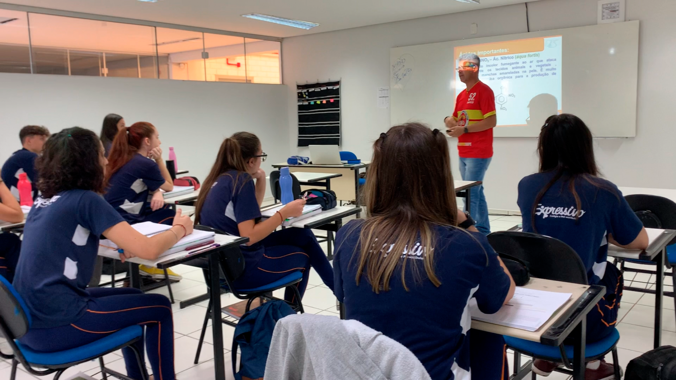 VÍDEO: Pai fala sobre o Colégio Expressivo de Xaxim e seus diferenciais 