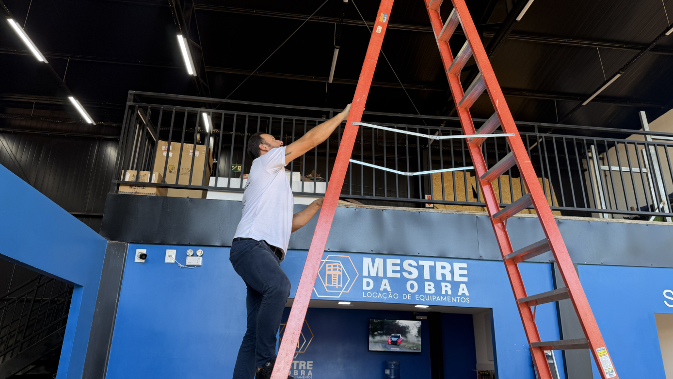 VÍDEO: escadas para locação com segurança e praticidade
