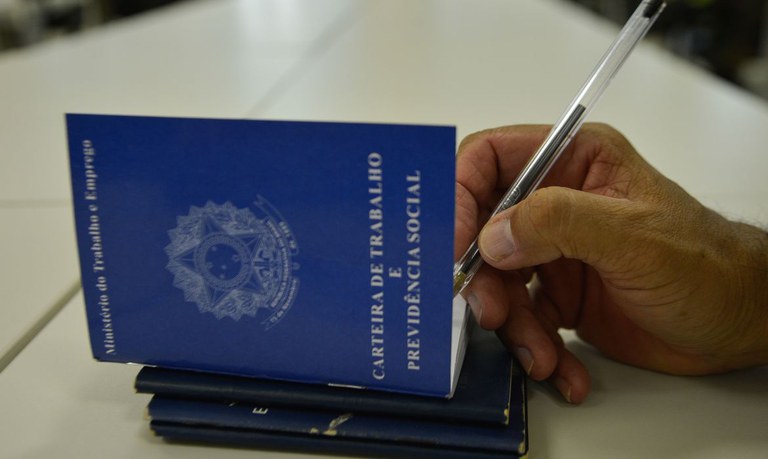 Empresa de Xanxerê oferece vaga feminina para auxiliar de linha de produção