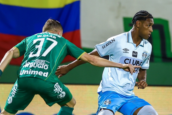 Chapecoense enfrenta o Grêmio em amistoso neste sábado durante intertemporada