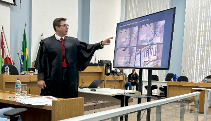 Réu que matou ex-esposa com 16 facadas no Centro de Chapecó é condenado a mais de 21 anos de reclusão