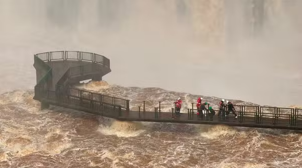 VÍDEO: Força da água exige medidas preventivas nas Cataratas do Iguaçu