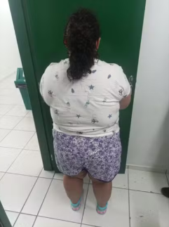 Mulher que se passava por adolescente ganhou festa de 12 anos e viveu por 14 meses com família em Joinville