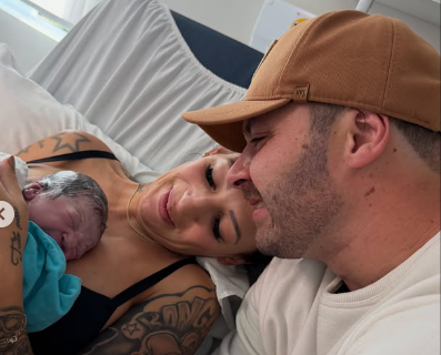 Humorista Eduardo Pitt, criador do Vizinho Colono, celebra nascimento da filha Ayla