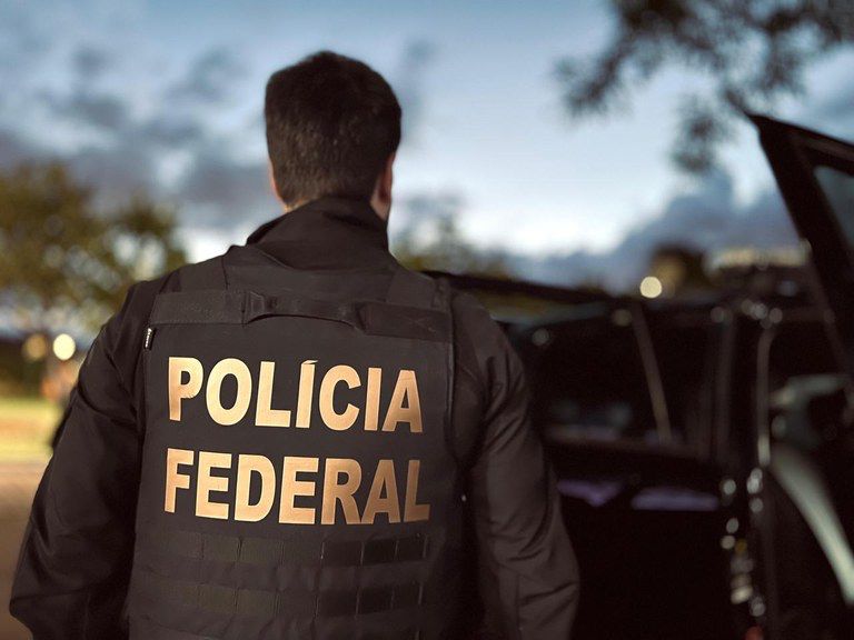 PF desarticula grupo criminoso especializado em golpes bancários por mensagens de celular