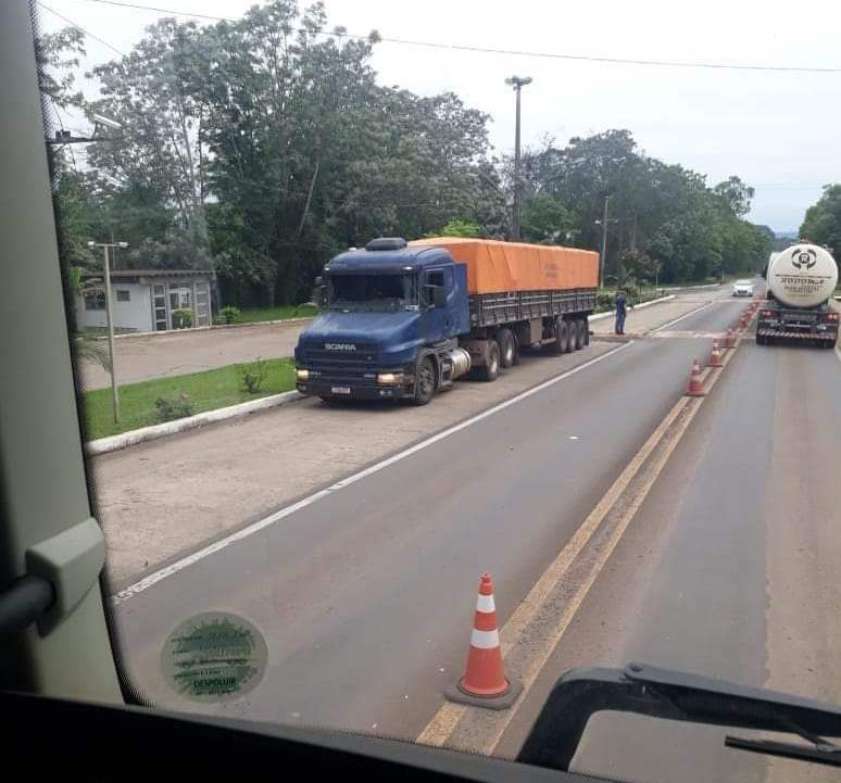 Motorista foi localizado por populares / Foto: Reprodução Oeste Mais