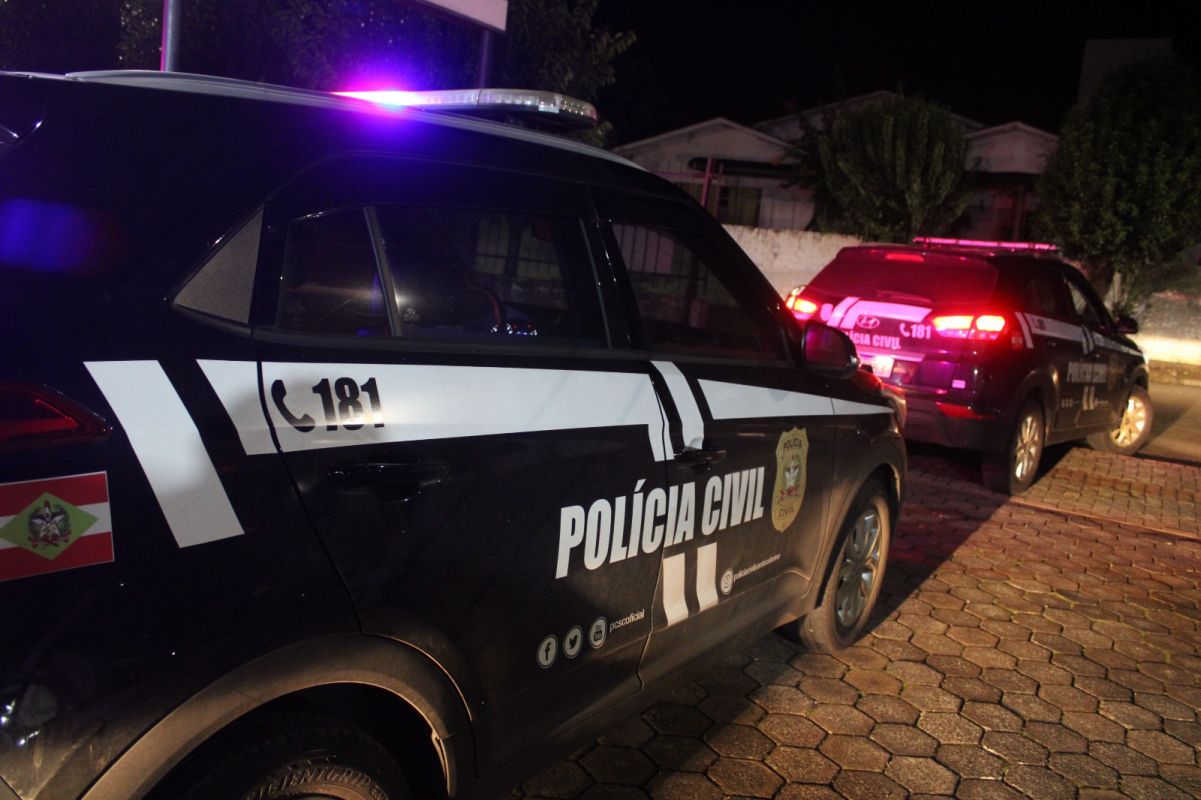 Homem é preso por sequestrar e estuprar criança de oito anos que estava a caminho da escola, em Chapecó