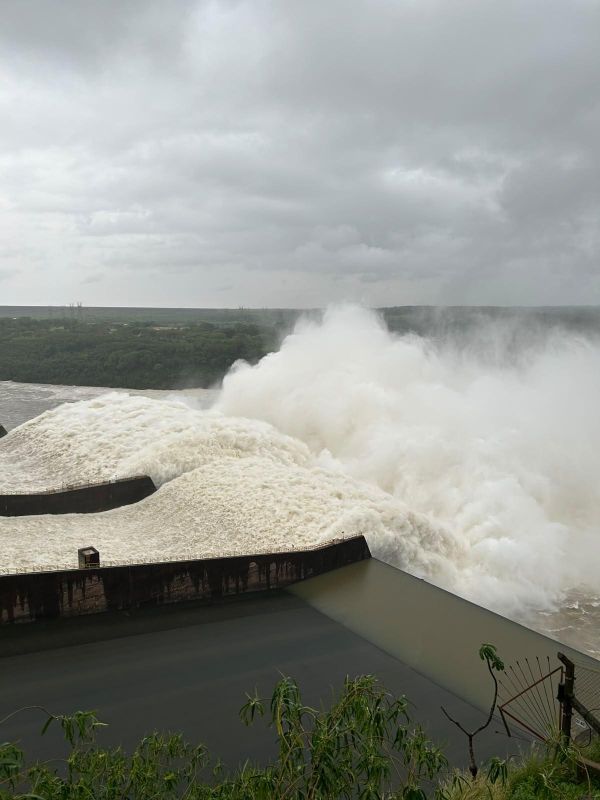 VÍDEO: Imagens impressionantes do vertedouro da Itaipu Binacional