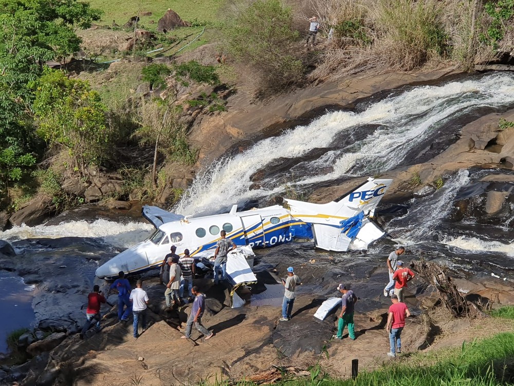 Cantora Marília Mendonça estava no avião com mais duas pessoas, foi resgatada e está bem. Foto: Reprodução/Redes Sociais