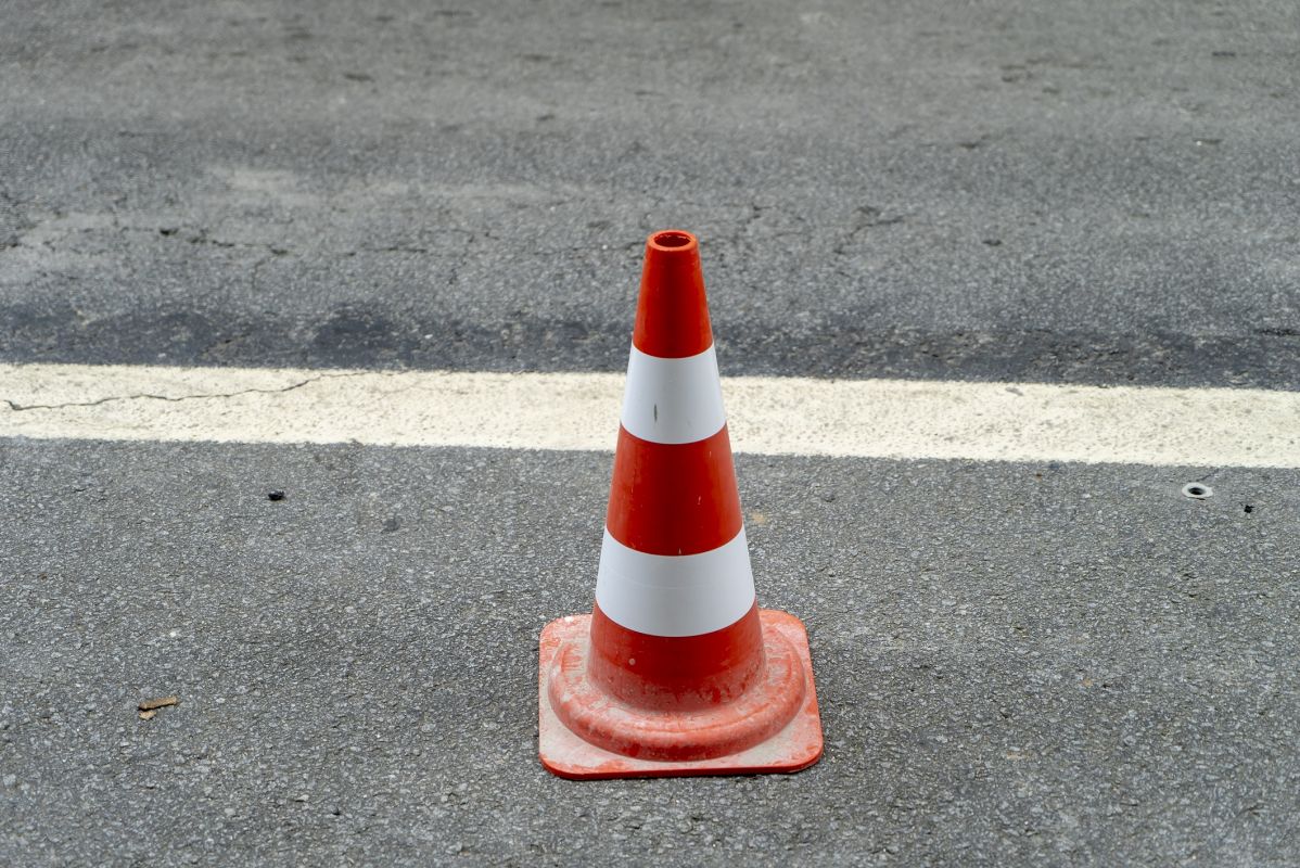 Estudante é detido por roubar cone de sinalização no Oeste