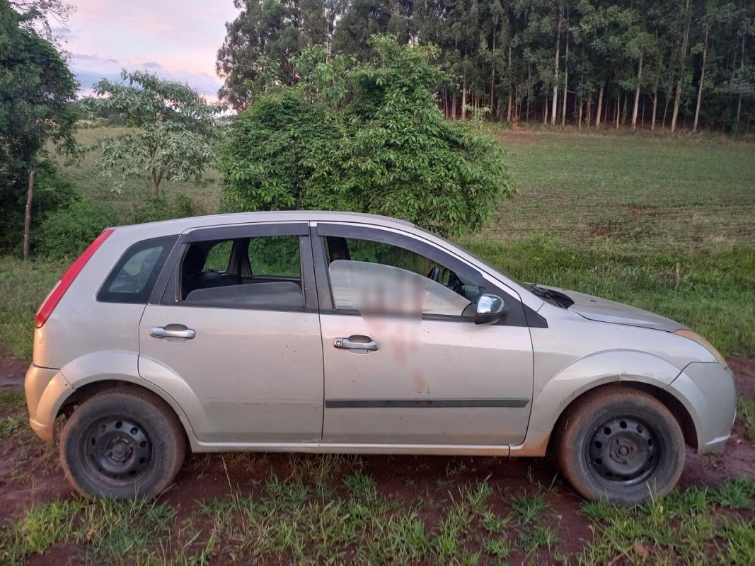 Homem é preso após agredir companheira e fugir com filhos no interior de Galvão