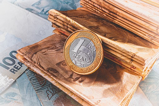 Salário mínimo poderá chegar a R$ 1.741 em 2027, projeta governo