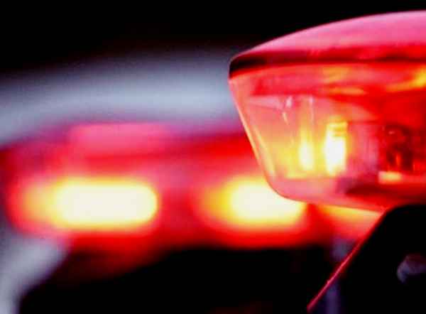 Mãe é presa por levar sua filha para ser estuprada pelo vizinho