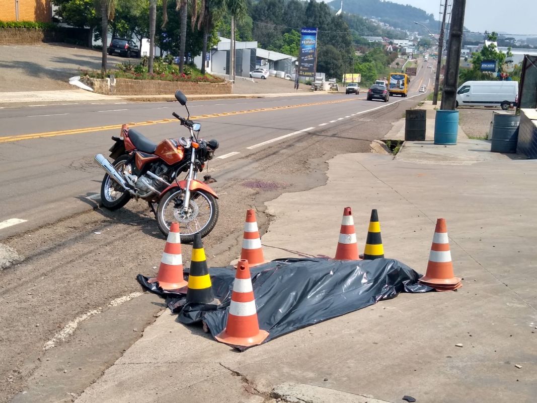Outra vítima do acidente foi encaminhada em estado crítico para o hospital. Foto: Atual FM