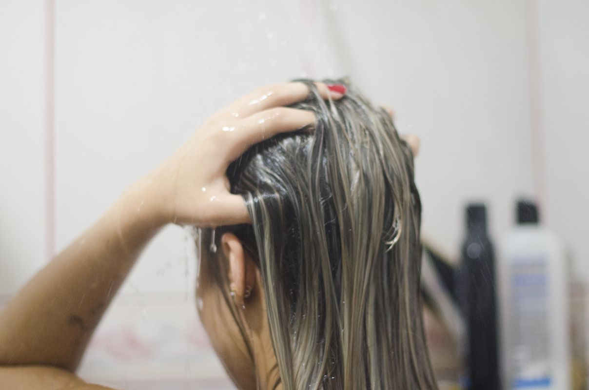 Dica: Quatro tratamentos para prevenir o ressecamento do cabelo loiro no inverno